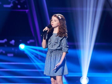 Emma cautiva con su dulce voz en el escenario de &lsquo;La Voz Kids&rsquo;