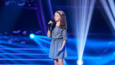 Emma cautiva con su dulce voz en el escenario de ‘La Voz Kids’ Emma cautiva con su dulce voz en el escenario de ‘La Voz Kids’