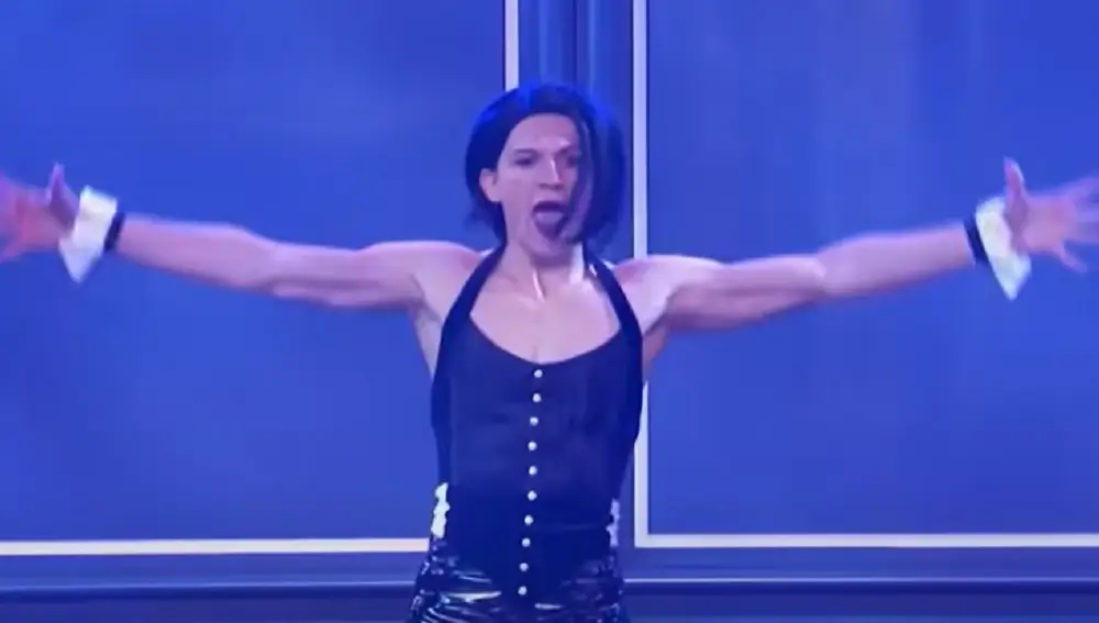 Tom Holland interpretando 'Umbrella' de Rihanna Tom Holland interpretando 'Umbrella' de Rihanna