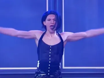 Tom Holland interpretando 'Umbrella' de Rihanna Tom Holland interpretando 'Umbrella' de Rihanna