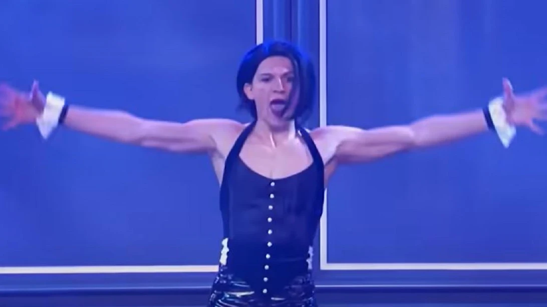 Tom Holland interpretando 'Umbrella' de Rihanna Tom Holland interpretando 'Umbrella' de Rihanna