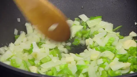 Pocha las verduras troceadas Pocha las verduras troceadas