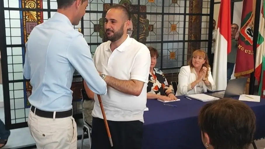 Imagen de la toma de posesi&oacute;n de Asier Larrauri