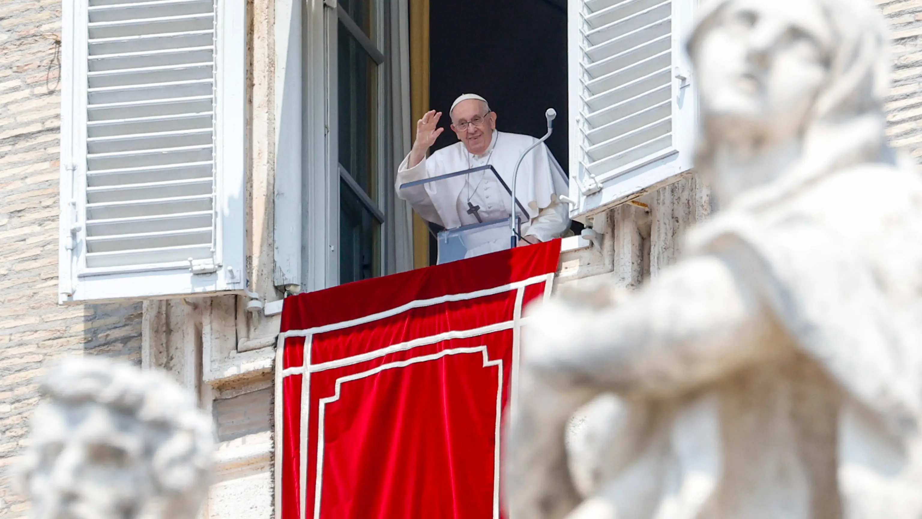El papa Francisco tras su operaci&oacute;n