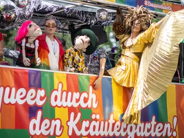300.000 personas asisten en Viena al Orgullo para reivindicar los derechos LGTBI 300.000 personas asisten en Viena al Orgullo para reivindicar los derechos LGTBI