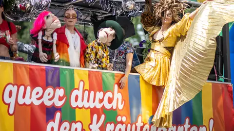 300.000 personas asisten en Viena al Orgullo para reivindicar los derechos LGTBI 300.000 personas asisten en Viena al Orgullo para reivindicar los derechos LGTBI