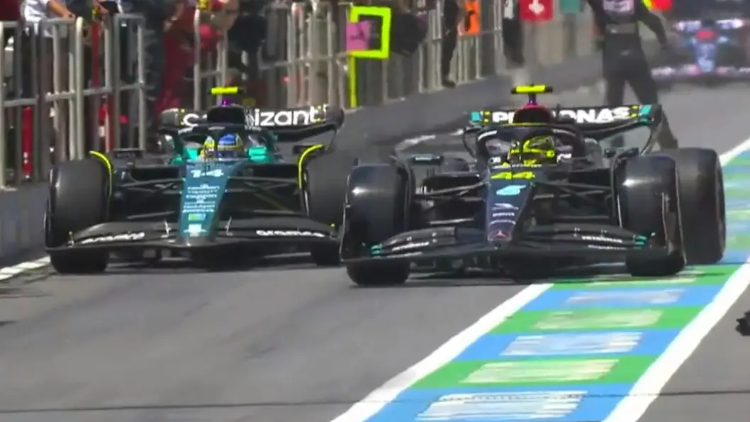 Fernando Alonso y Lewis Hamilton, en el pit-lane del GP de Canad&aacute;