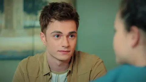 Berk va a visitar a Aybike al hospital... ¿La pareja está más cerca de la reconciliación? Berk va a visitar a Aybike al hospital... ¿La pareja está más cerca de la reconciliación?