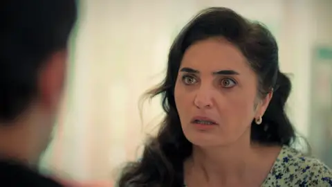 Sengül le echa la culpa a Asiye del accidente de Aybike: "Si le pasa algo a mi hija, haré de vuestra vida un infierno" Sengül le echa la culpa a Asiye del accidente de Aybike: "Si le pasa algo a mi hija, haré de vuestra vida un infierno"