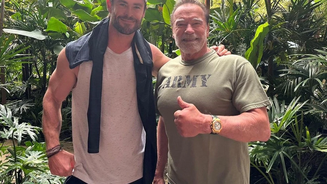 Chris Hemsworth y Arnold Schwarzenegger Chris Hemsworth y Arnold Schwarzenegger
