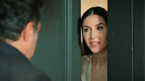 Suzan se la juega a Akif y lo deja en la calle: "Tú me vendiste para salvarte" Suzan se la juega a Akif y lo deja en la calle: "Tú me vendiste para salvarte"