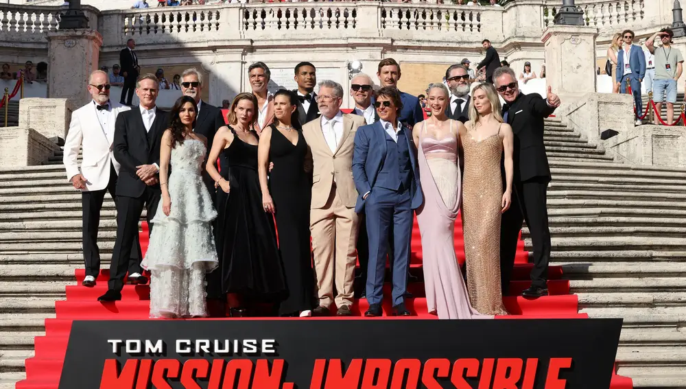 Tom Cruise y el reparto de 'Misión Imposible 7' en el estreno en Roma