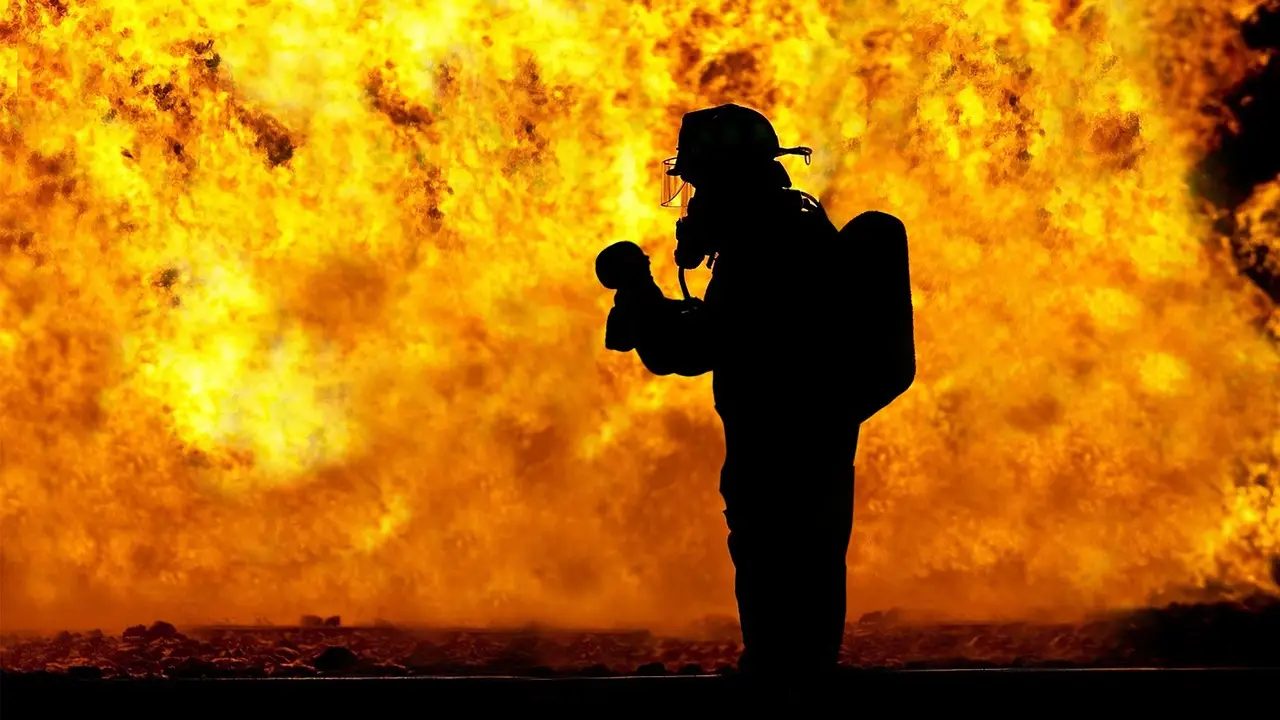 Los investigadores creen que el incendio se originó por un cable eléctrico Los investigadores creen que el incendio se originó por un cable eléctrico