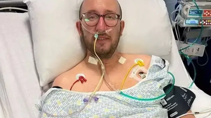 Le amputan las piernas tras acudir al hospital por un aparente constipado: permaneció tres meses ingresado y dos semanas en coma Le amputan las piernas tras acudir al hospital por un aparente constipado: permaneció tres meses ingresado y dos semanas en coma