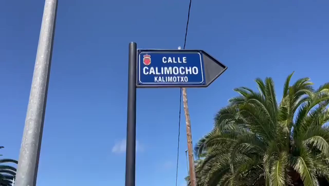 La calle Calimocho une la bodega comarcal de vinos con la fábrica de refrescos