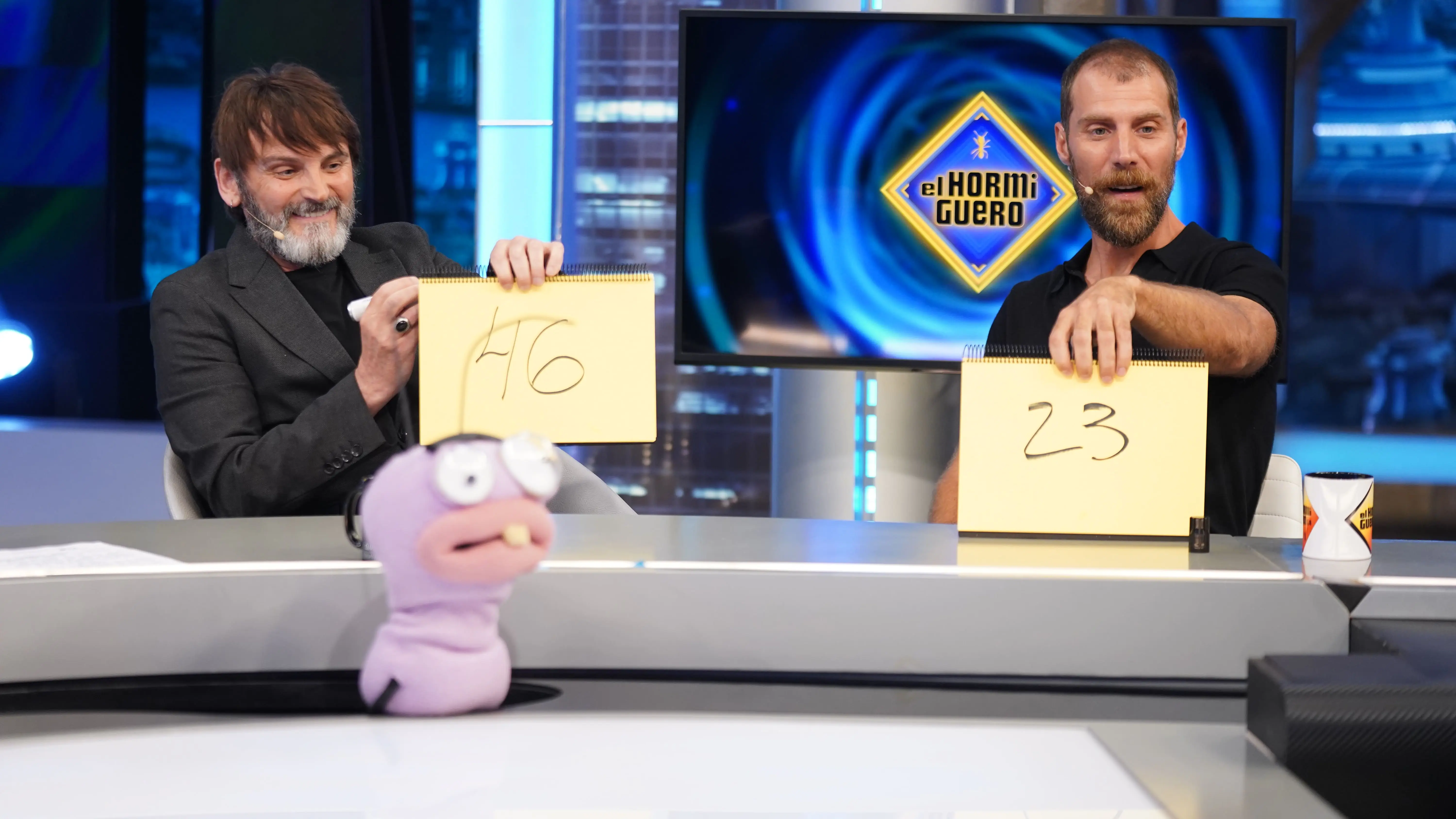 Fernando Tejero y José Manuel Poga compiten con las hormigas... ¡por una televisión! Fernando Tejero y José Manuel Poga compiten con las hormigas... ¡por una televisión!