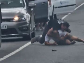 El vídeo de la pelea entre un camionero y el conductor de un coche en Pontevedra