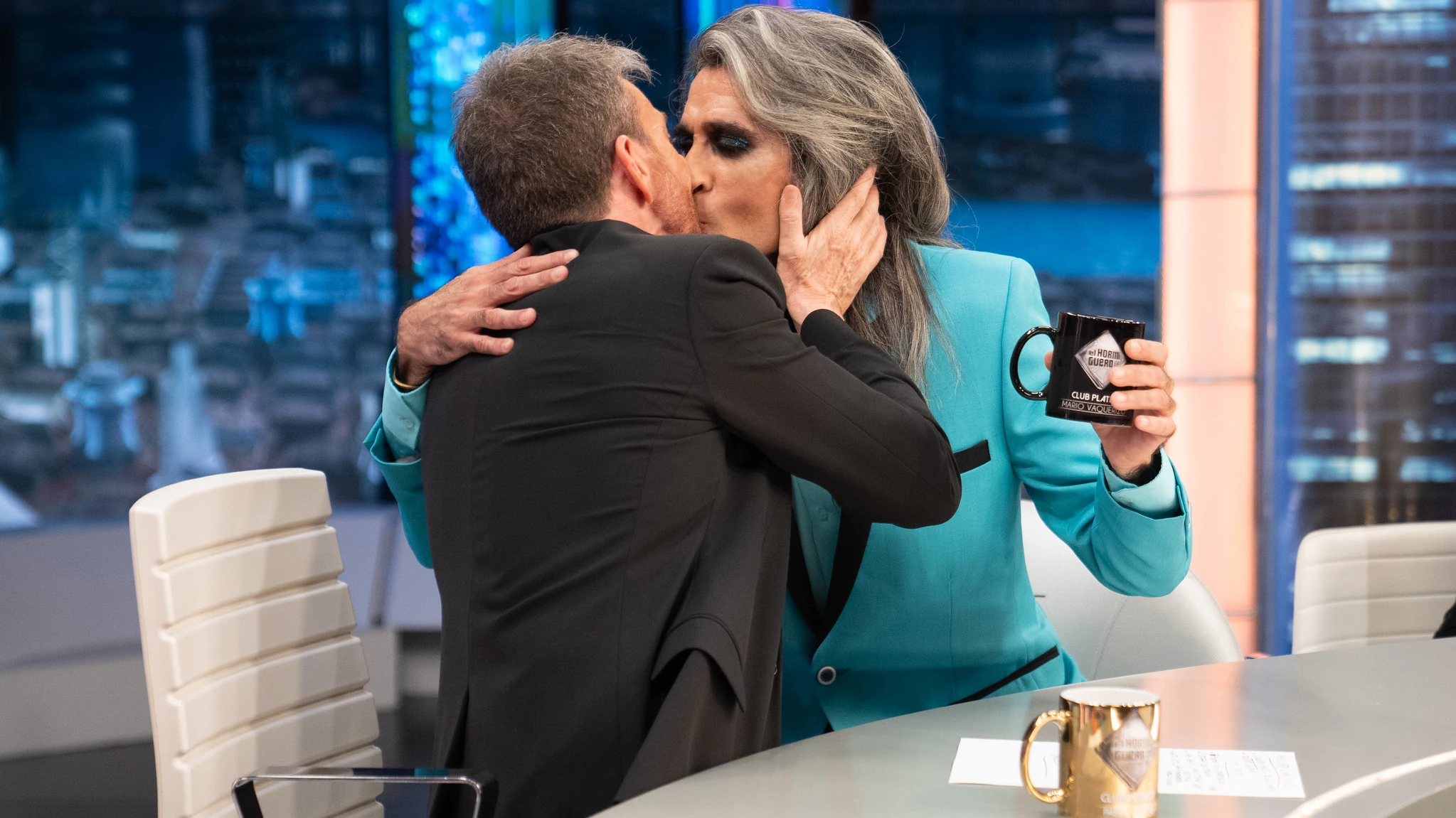 El beso de Mario Vaquerizo y Pablo Motos