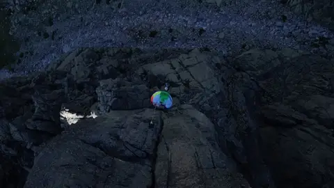 Imagen del primer salto base desde el Torreón de los Galayos Imagen del primer salto base desde el Torreón de los Galayos