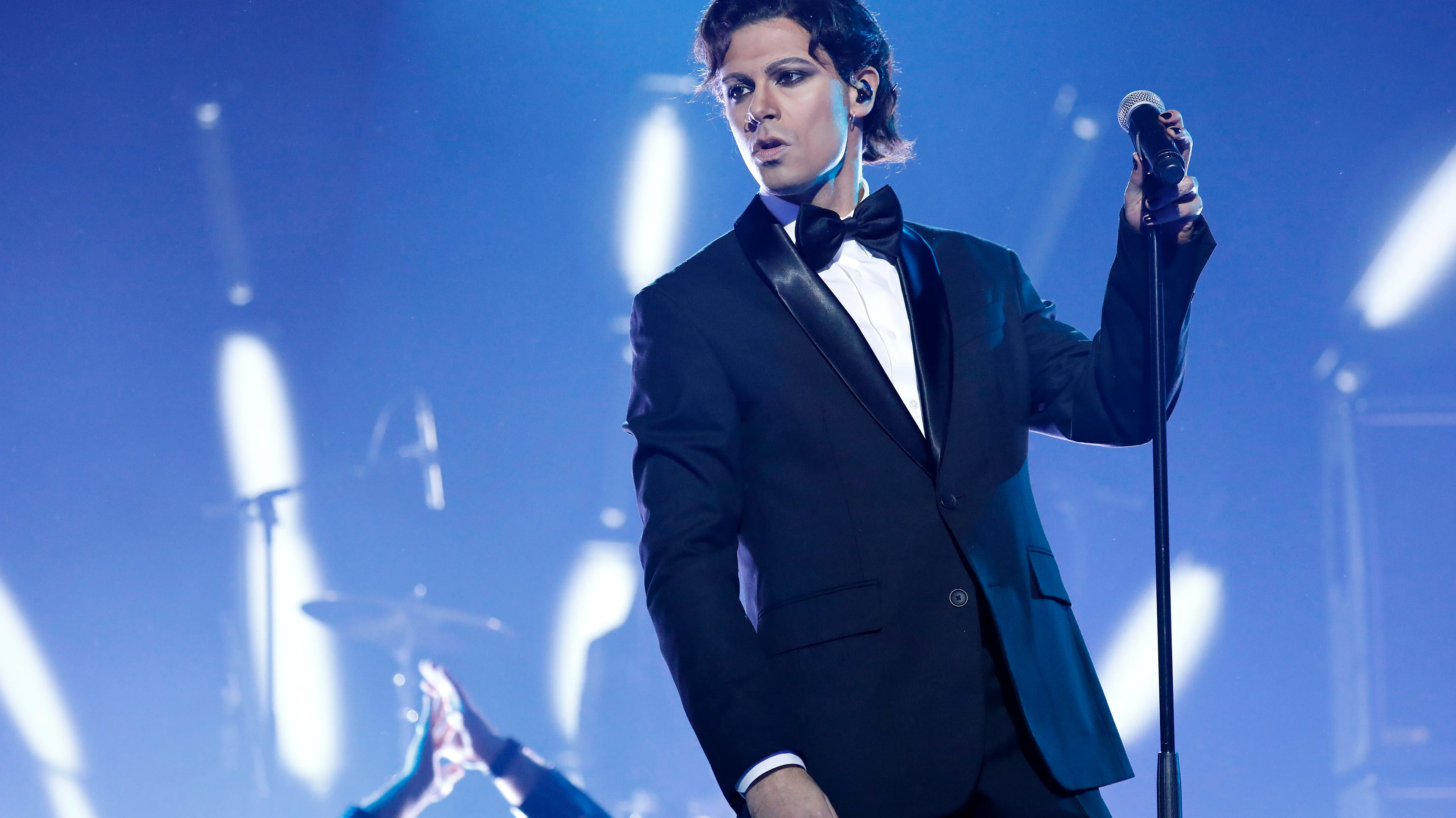 ¡Impresionante! Alfred García, trajeado pero rebelde como Maneskin con ‘Beggin´’ ¡Impresionante! Alfred García, trajeado pero rebelde como Maneskin con ‘Beggin´’