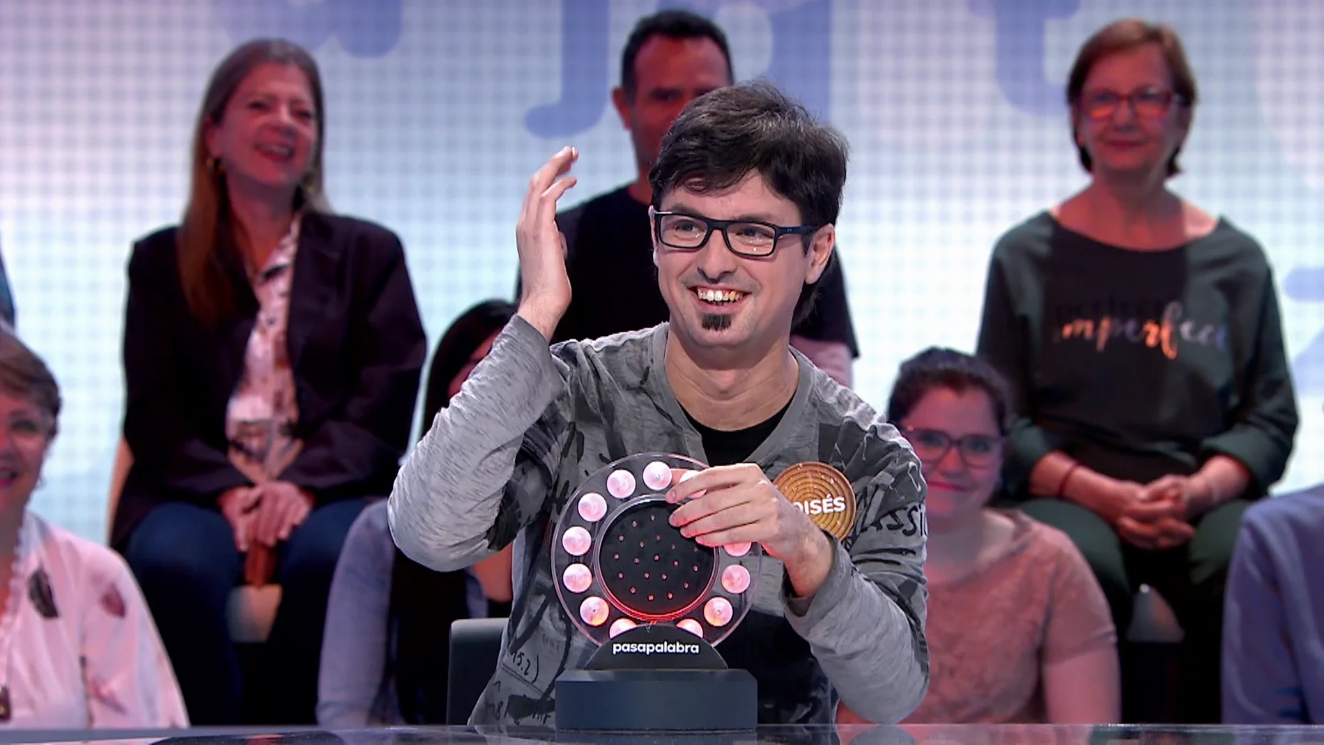 Moisés inventa la forma de cantar estilo “internet cuando te va la