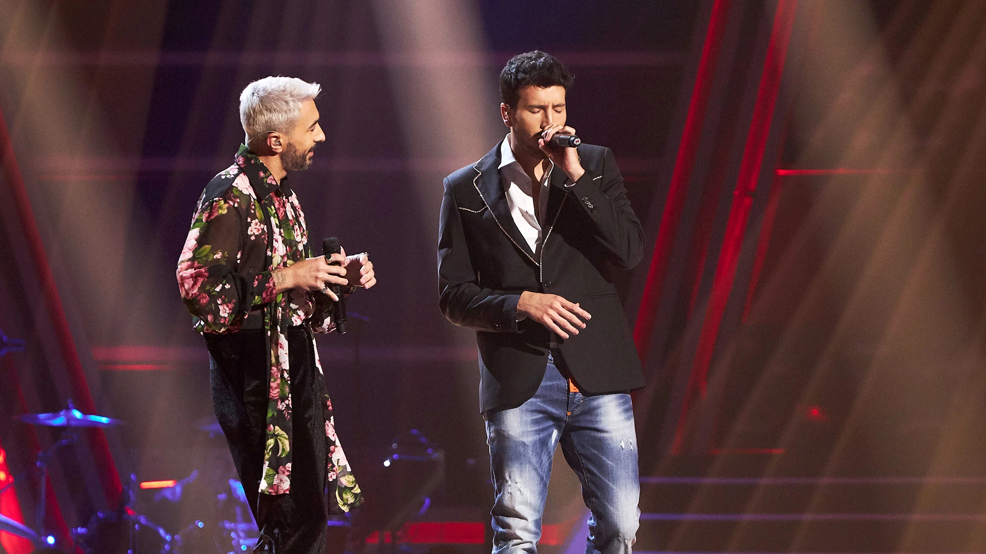 Sebasti&aacute;n Yatra se atreve con un tema de Rayden ante la dulce mirada de Aitana 
