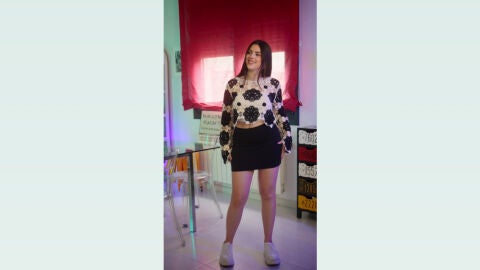 Lucía Bellido con top de croché y minifalda de SHEIN