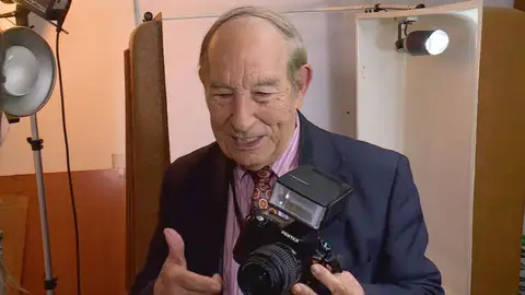Joaquín, el último fotógrafo de la Gran Vía madrileña