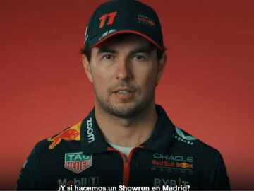 Checo Pérez en el anuncio de Red Bull en Madrid