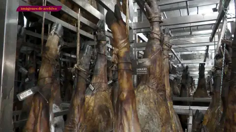 Incautados 50.000 kilos de jamón en estado de descomposición que se vendían como un producto 100% ibérico Incautados 50.000 kilos de jamón en estado de descomposición que se vendían como un producto 100% ibérico