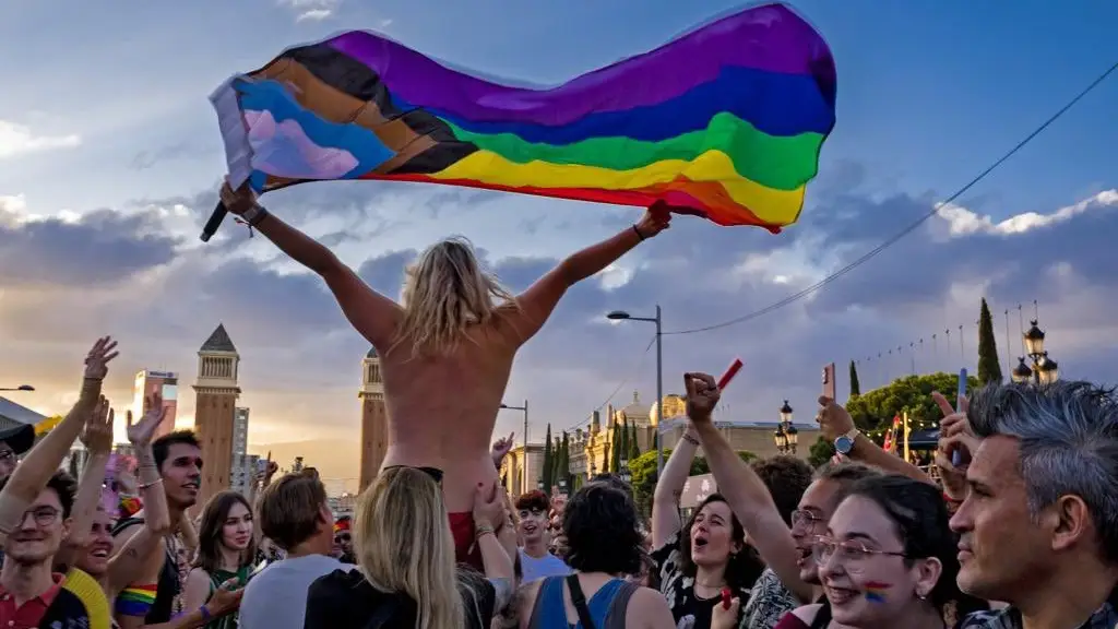 La Policía local de Murcia investigará la paralización de un concierto de Rocío Saiz por enseñar los pechos La Policía local de Murcia investigará la paralización de un concierto de Rocío Saiz por enseñar los pechos