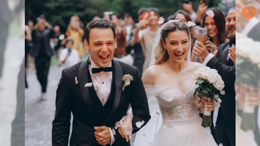Cihan Şimşek, Oğulcan en ‘Hermanos’, se casa… ¡arropado por todo el elenco de la serie! Cihan Şimşek, Oğulcan en ‘Hermanos’, se casa… ¡arropado por todo el elenco de la serie!