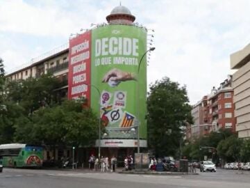 Lona de Vox en Madrid calle Alcalá