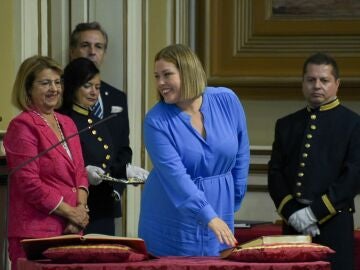 La nueva presidenta del Parlamento de Canarias, Astrid Pérez