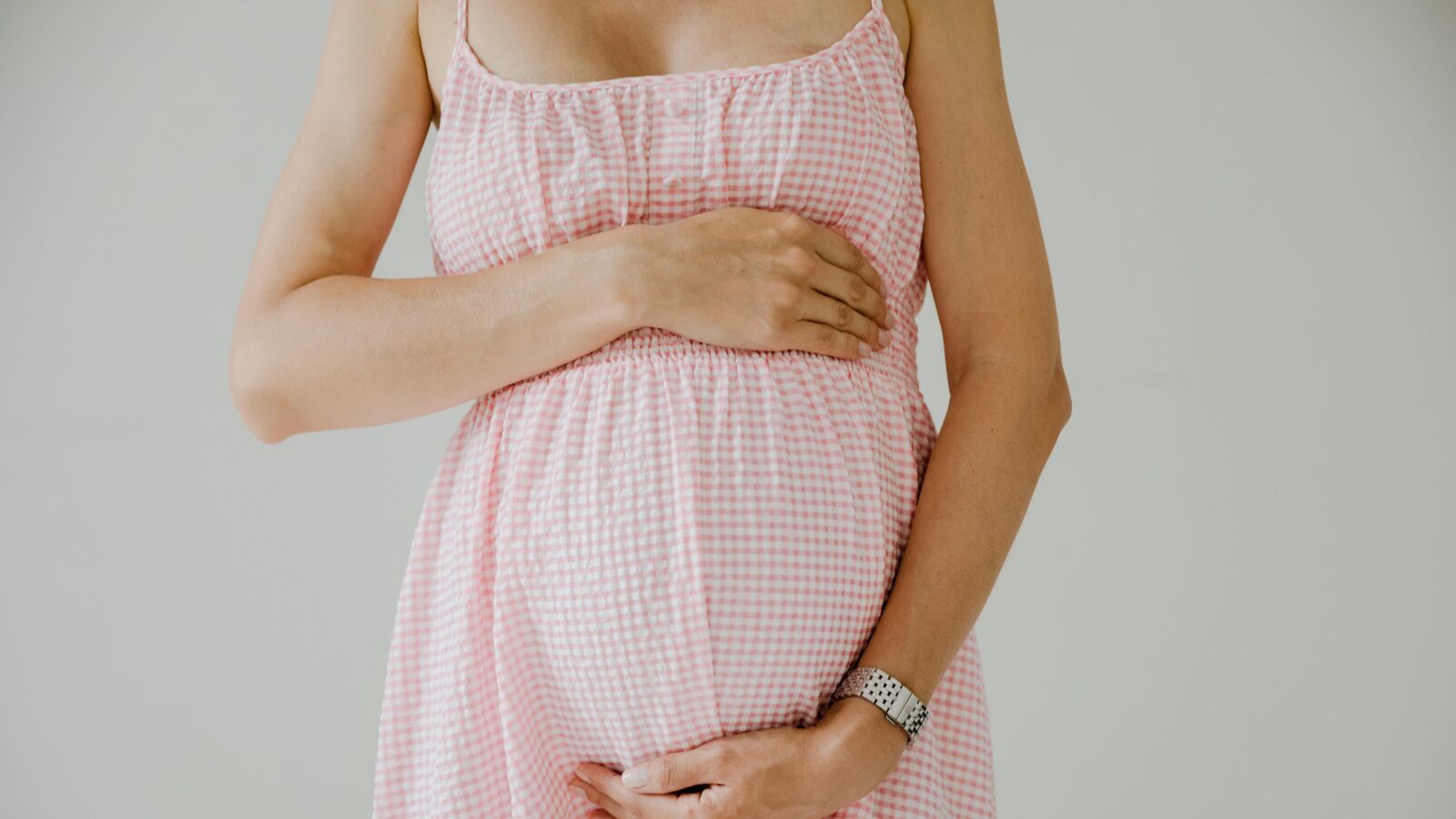 Vestidos de verano para embarazadas que puedes encontrar rebajados