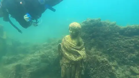 Imágenes bajo el mar de Nápoles Imágenes bajo el mar de Nápoles