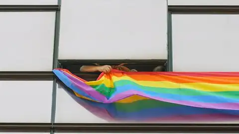 Bandera LGTBI en las Cortes de Castilla y León Bandera LGTBI en las Cortes de Castilla y León