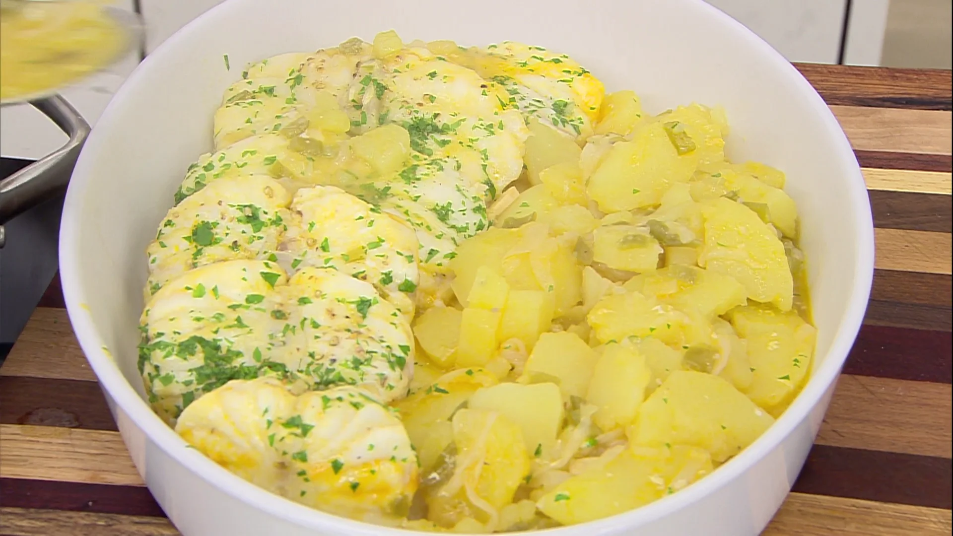 Caldereta de rape al horno: “este plato es siempre de éxito” Karlos Arguiñano nos trae una receta de una de sus calderetas favoritas. ¡De 10!