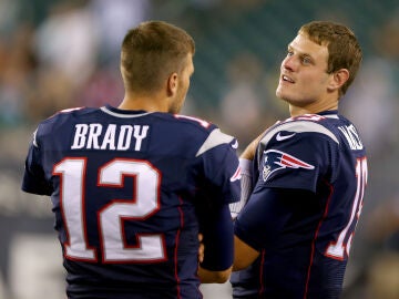 Tom Brady y Ryan Mallett en un partido con los Patriots