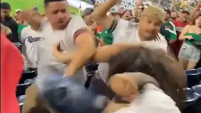 Momento de la pelea en el NRG Stadium de Houston