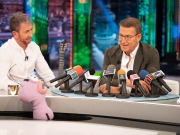 Alberto Núñez Feijóo se declara fan de Julio Iglesias: " Le pedí que me hiciese un meme diciendo... ¡Vas a ganar y solo sabes!"