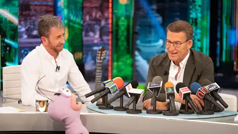 Alberto Núñez Feijóo se declara fan de Julio Iglesias: " Le pedí que me hiciese un meme diciendo... ¡Vas a ganar y solo sabes!" Alberto Núñez Feijóo se declara fan de Julio Iglesias: " Le pedí que me hiciese un meme diciendo... ¡Vas a ganar y solo sabes!"