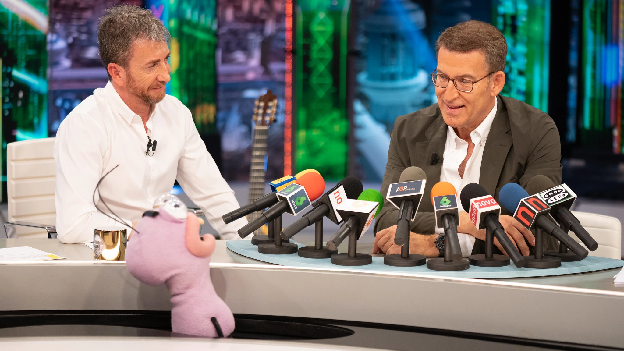 Alberto Núñez Feijóo se declara fan de Julio Iglesias: " Le pedí que me hiciese un meme diciendo... ¡Vas a ganar y solo sabes!" Alberto Núñez Feijóo se declara fan de Julio Iglesias: " Le pedí que me hiciese un meme diciendo... ¡Vas a ganar y solo sabes!"