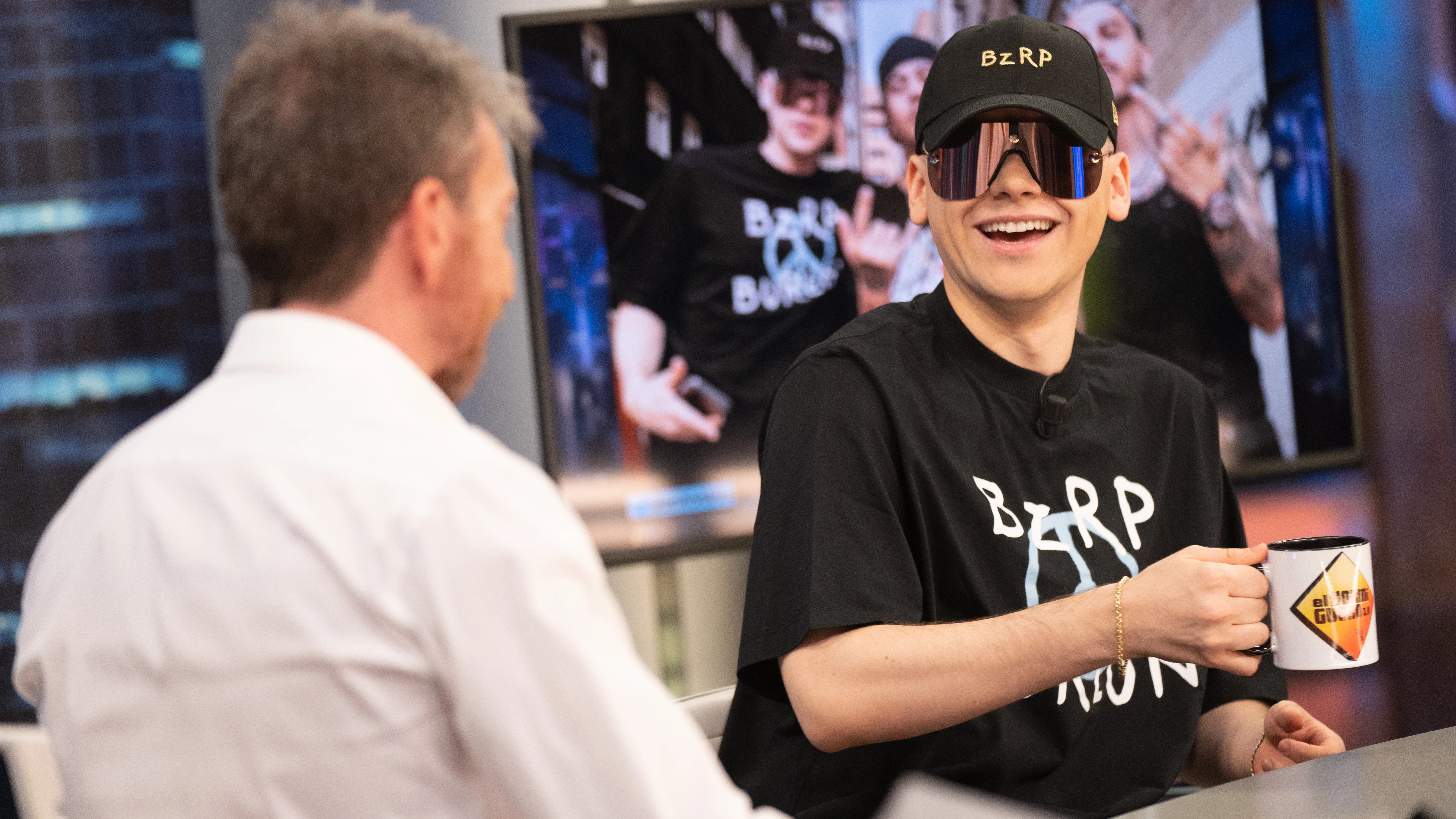 Bizarrap desvela por qué no titula sus 'Bzrp Music Sessions': "La gente pone nombre a mis canciones" Bizarrap desvela por qué no titula sus 'Bzrp Music Sessions': "La gente pone nombre a mis canciones"