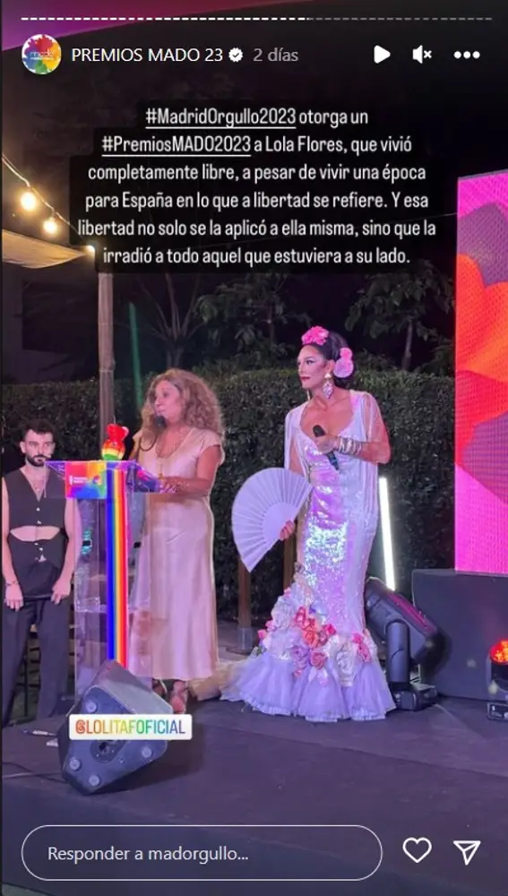 Lola Flores recibe un premio en el Orgullo de Madrid