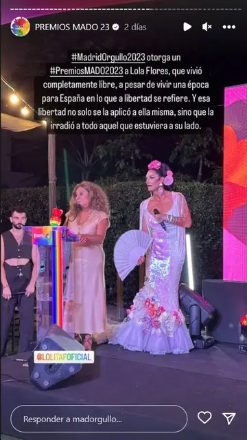 Lola Flores recibe un premio en el Orgullo de Madrid Lola Flores recibe un premio en el Orgullo de Madrid