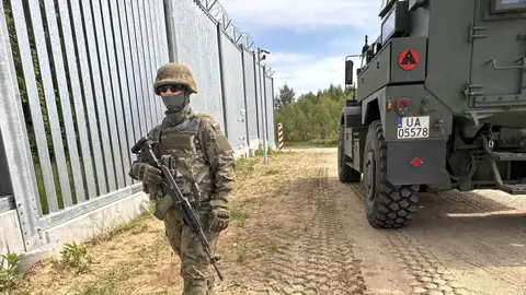 Imagen de un soldado en la frontera en Polonia