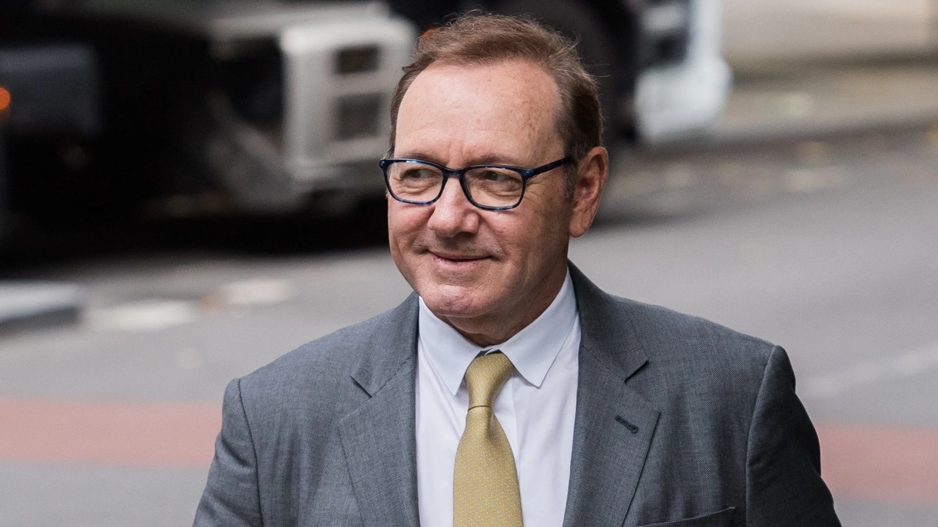 Kevin Spacey acudiendo a su juicio