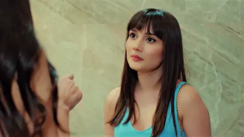 ¡Tenso encuentro entre Elif y Zeynep en el baño! ¿Serán buenas las intenciones de la amiga de Alihan? ¡Tenso encuentro entre Elif y Zeynep en el baño! ¿Serán buenas las intenciones de la amiga de Alihan?
