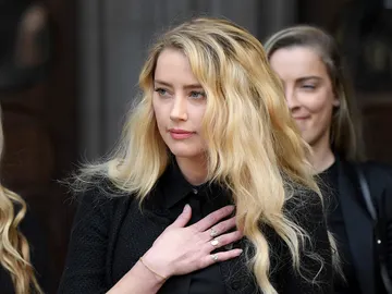 Amber Heard tras la deliberación del juicio con Johnny Depp Amber Heard tras la deliberación del juicio con Johnny Depp